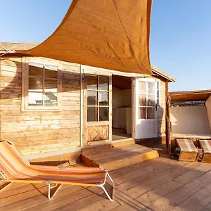 Alaia Tiny House Between Volcanoes And Beach Breaks Hostal